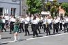 Orkiestra gra na pochodzie